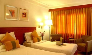 Executive Room | Egyptian cotton sheets, premium bedding, in-room safe, soundproofing - Fabhotel Prime Hampshire Plaza (Hyderabad)