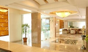 Lobby sitting area - Fabhotel Prime Hampshire Plaza (Hyderabad)