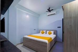 Egyptian cotton sheets, premium bedding, in-room safe, soundproofing - Fabexpress Jt Complex (Ranchi)