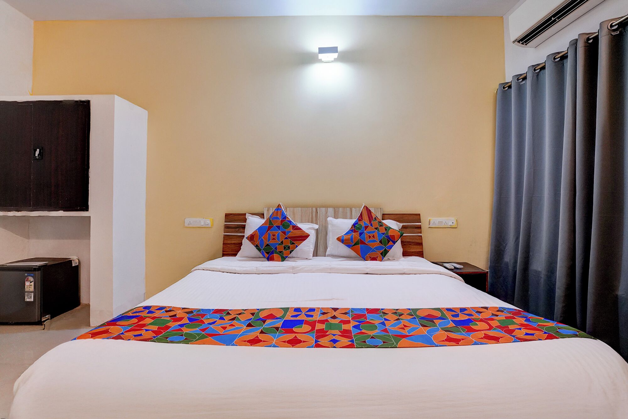 Egyptian cotton sheets, premium bedding, in-room safe, free WiFi