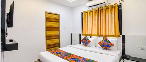 Egyptian cotton sheets, premium bedding, in-room safe, free WiFi