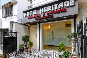 Property entrance - FabHotel Heritage Ruby (Barasat)