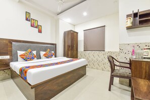 Egyptian cotton sheets, premium bedding, in-room safe, free WiFi - Fabexpress Mohan Vilas Residency (Dehradun)