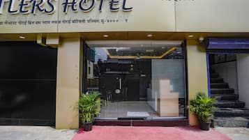 Pintu masuk properti
