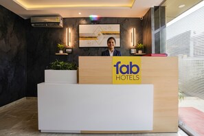 Reception - Fabhotel Antlers (Mumbai)