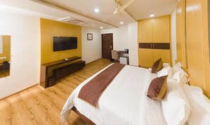 Executive-Zimmer, 1 King-Bett | Bettwäsche aus ägyptischer Baumwolle, hochwertige Bettwaren, Zimmersafe