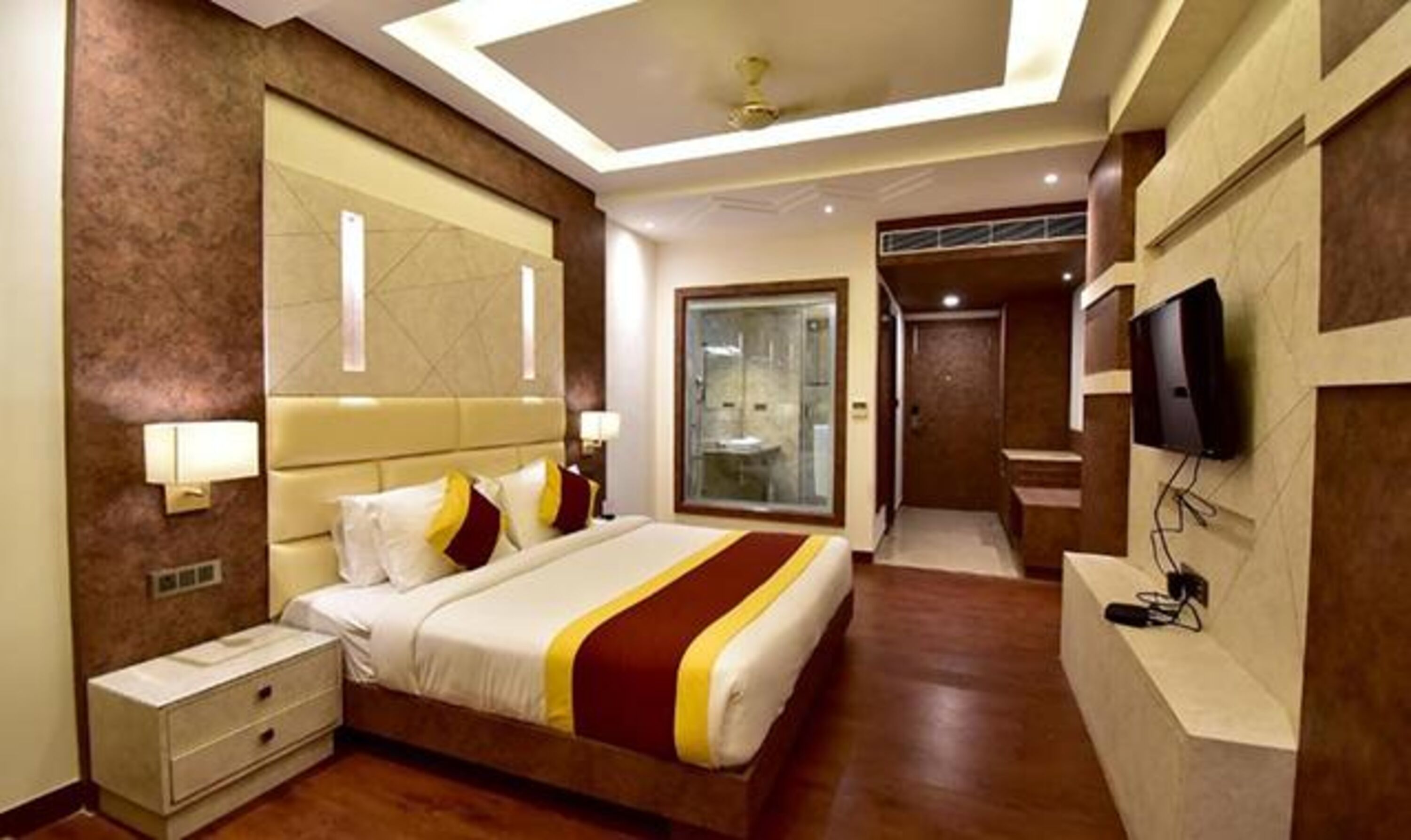 Egyptian cotton sheets, premium bedding, in-room safe, free WiFi