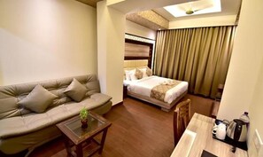 Egyptian cotton sheets, premium bedding, in-room safe, free WiFi - Fabhotel Prime Centella (Gwalior)