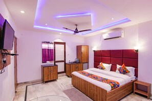 Premium Room | Egyptian cotton sheets, premium bedding, in-room safe, free WiFi - Fabhotel Grover (Kangra)