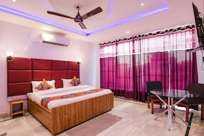 Premium Room | Egyptian cotton sheets, premium bedding, in-room safe, free WiFi