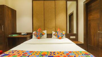 Deluxe Room | Egyptian cotton sheets, premium bedding, in-room safe, soundproofing