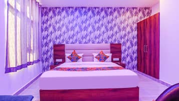 Egyptian cotton sheets, premium bedding, in-room safe, free WiFi
