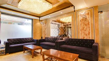 Coin salon dans le hall