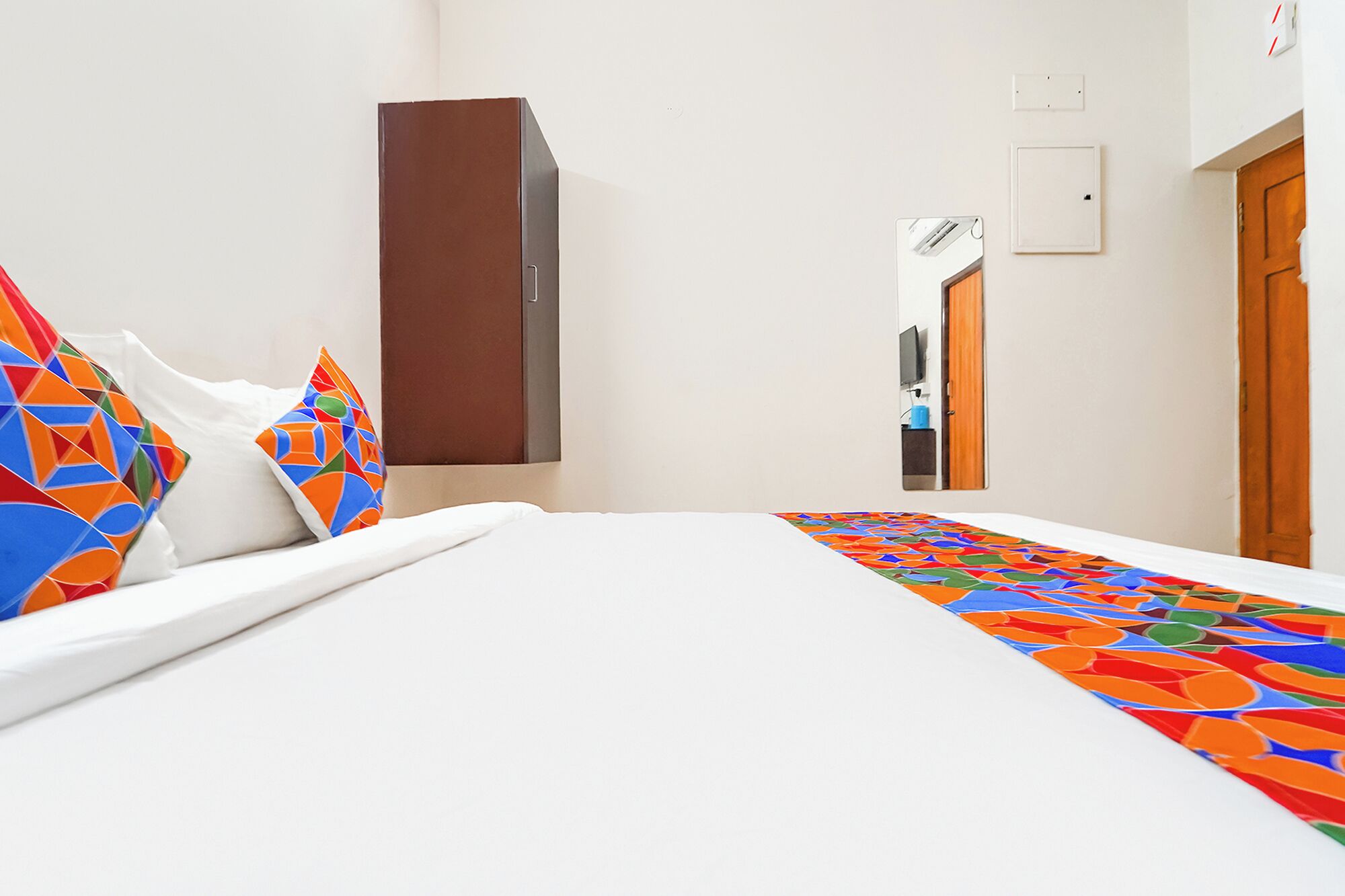 Egyptian cotton sheets, premium bedding, in-room safe, free WiFi