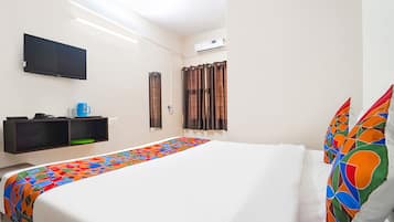 Egyptian cotton sheets, premium bedding, in-room safe, free WiFi