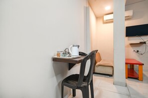 Egyptian cotton sheets, premium bedding, in-room safe, free WiFi - Via Dreamway (Indore)