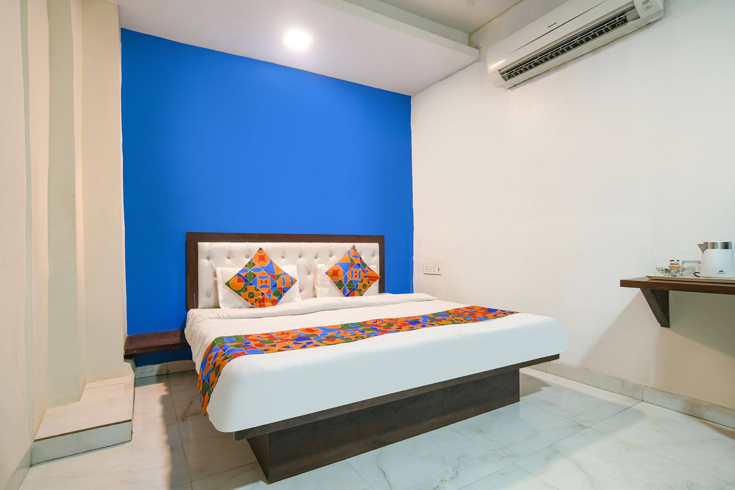 Egyptian cotton sheets, premium bedding, in-room safe, free WiFi