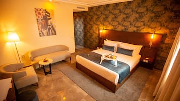 Suite | Living area | 120-cm Smart TV with satellite channels