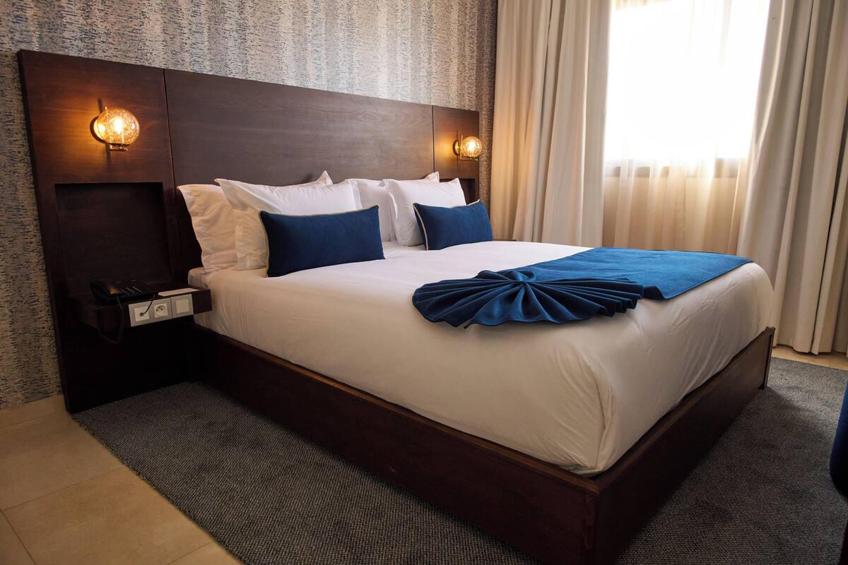 Premium bedding, minibar, in-room safe, desk