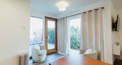 Brand New Queen Studio Suite with Full Kitchen and Washer/Dryer in the Heart of Kalispell, MT