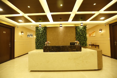 10 camere, una scrivania, postazione laptop, Wi-Fi gratuito. Hotel Maple Inn
