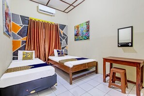 Basic Twin Room | Free WiFi, bed sheets - Hotel O White House Syariah (Yogyakarta)