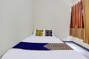 Economy Double Room | Free WiFi, bed sheets - Hotel O White House Syariah (Yogyakarta)