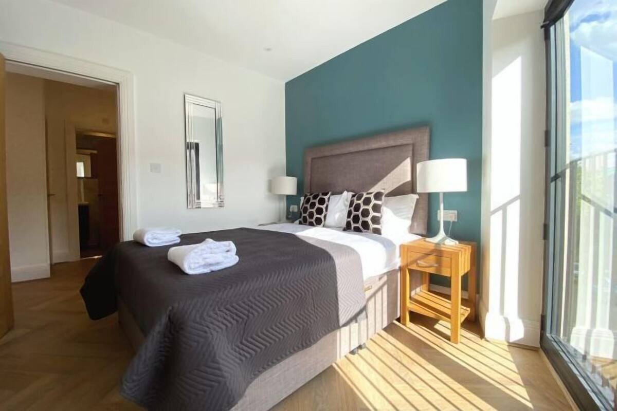 Desk, iron/ironing board, WiFi (free), bed sheets