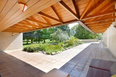 Luxury villa surrounded by a park and close to the city