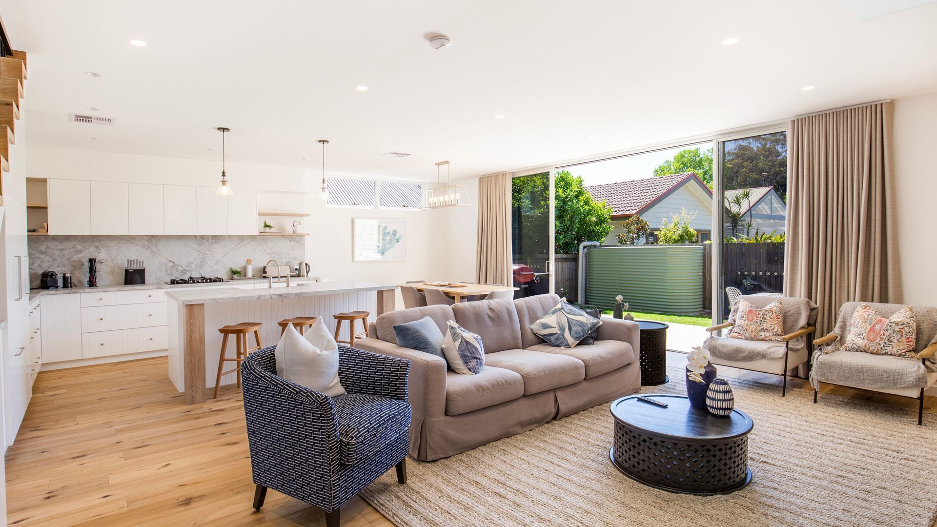 Smart TV, books, stereo