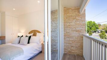 3 bedrooms, iron/ironing board, travel cot, free WiFi