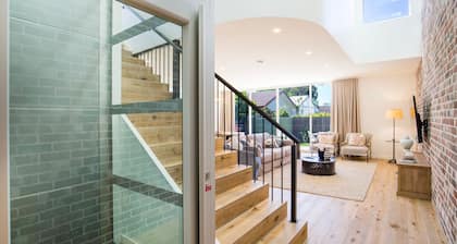 Camellia - Pet Friendly - 3 Min Walk to Centre of Berry