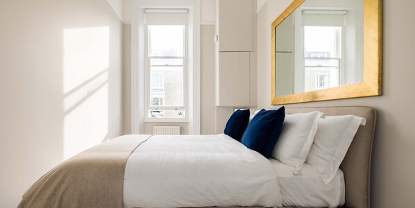 1 habitación, escritorio, tabla de planchar con plancha y wifi 