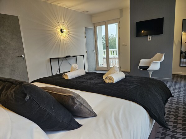 5 bedrooms, desk, iron/ironing board, travel crib - Le Petit Versailles Loire Tours (ROCHECORBON)