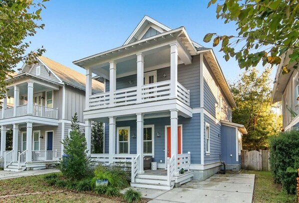 Exterior - Shem Creek House- 5 Mins to Dtwn & Beach+ Hot Tub (Mount Pleasant)