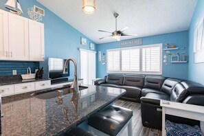 TV, offices - Beautiful 2/2 Condo-Villages of Seaport (Cape Canaveral)