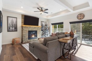 Smart TV, chimenea y videojuegos 