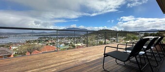 Skyline Serenity House - Close to city and airport