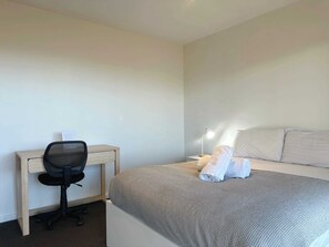 2 bedrooms, desk, iron/ironing board, WiFi