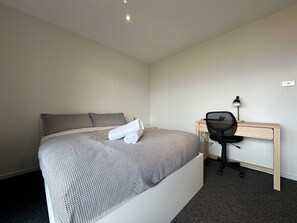 2 makuuhuonetta, työpöytä, silitysrauta/-lauta, Wi-Fi