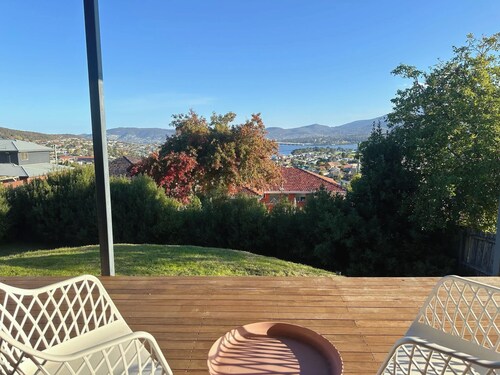 Lower Unit – Near CBD & Airport