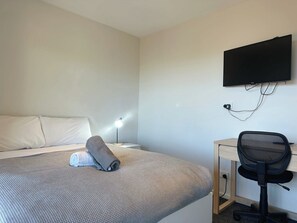 2 bedrooms, desk, iron/ironing board, WiFi