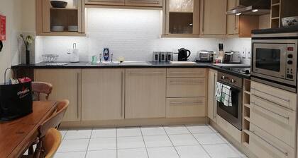 2 Bed in one of Newbury's oldest buildings (19SC)
