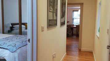 2 bedrooms, iron/ironing board, internet, bed sheets