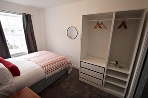 1 quarto, ferros/tábuas de passar roupa, acesso à internet