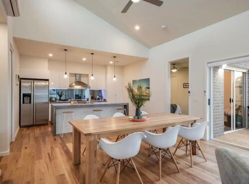Close to the Coast & GMHBA stadium Belmont