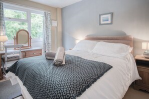 2 bedrooms, premium bedding, bed sheets - 17 Beach Court - 2 Bed Apartment - Saundersfoot (Saundersfoot)