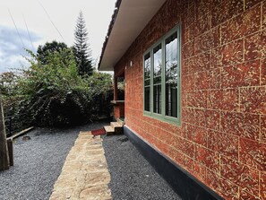 Colchones con pillow-top, escritorio, wifi gratis y ropa de cama 