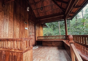 Royal Chalet | Pillowtop beds, desk, free WiFi, bed sheets - Mahout resort (Vythiri)