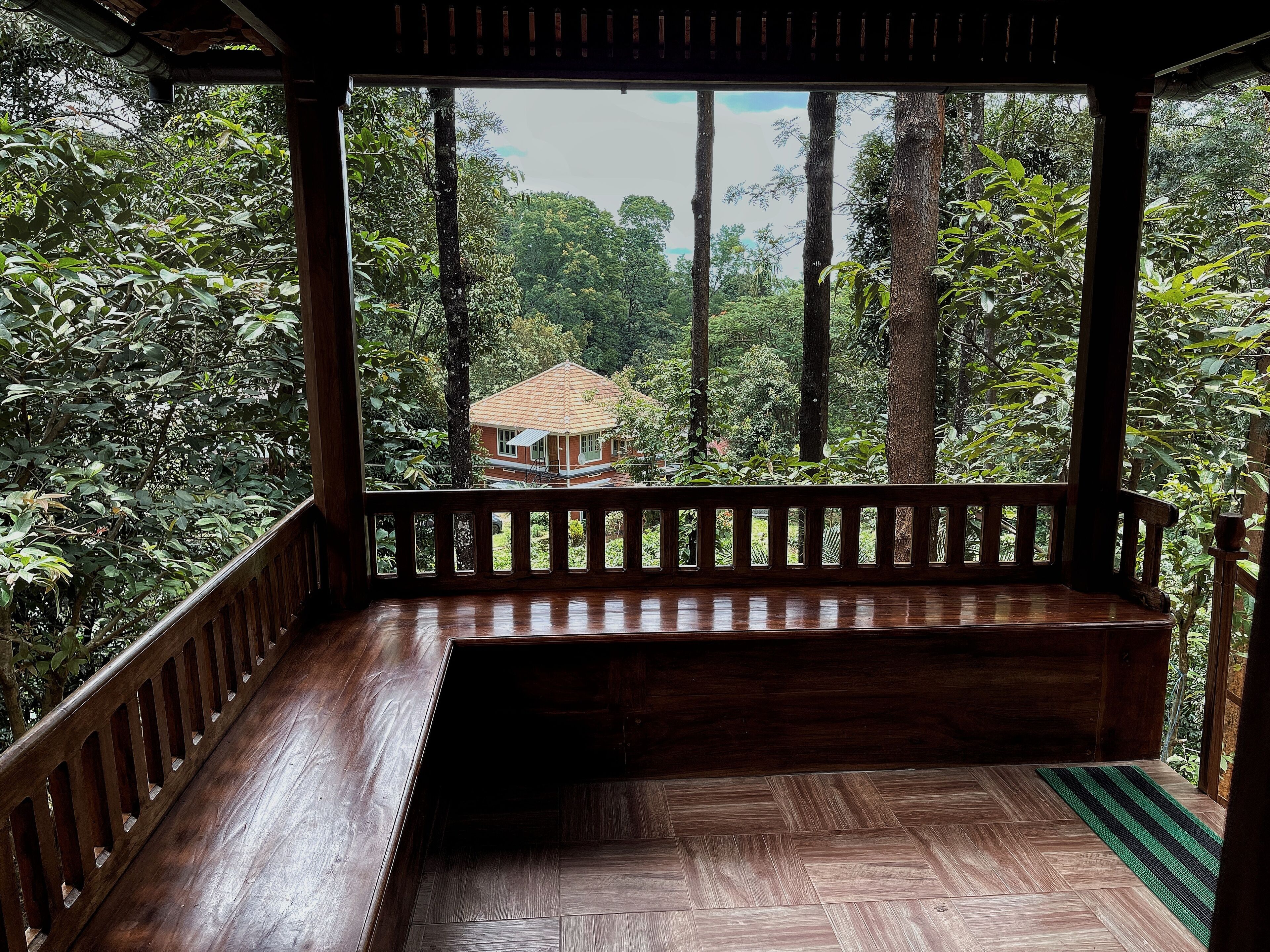 Pillow-top beds, desk, free WiFi, bed sheets